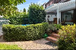 COSY SEMI-DETACHED HOUSE WITH BEAUTIFULLY LANDSCAPED GARDEN