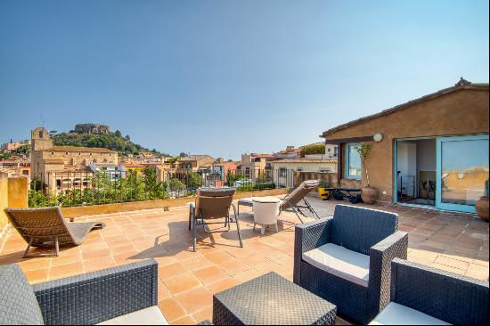 Charming townhouse with beautiful views in the center of Begur