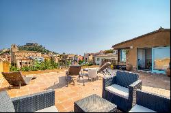 Charming townhouse with beautiful views in the center of Begur