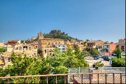 Charming townhouse with beautiful views in the center of Begur