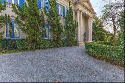 Classic French mansion designed by Marcos Tomanik with high-end finishes