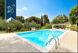 Luxury villa with a private park for sale in the heart of Tuscany