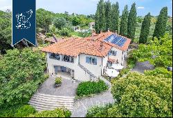 Luxury villa with a private park for sale in the heart of Tuscany