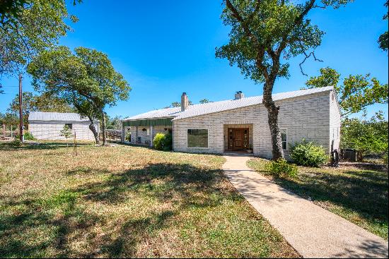 135 Silver Springs Road South, Kerrville, TX 78028