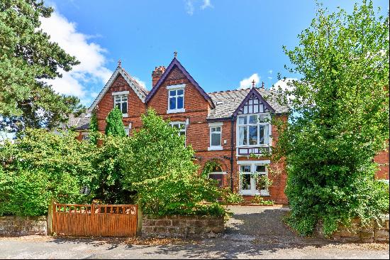 A handsome and beautifully appointed 6 bedroom family home with a stunning kitchen/dining 