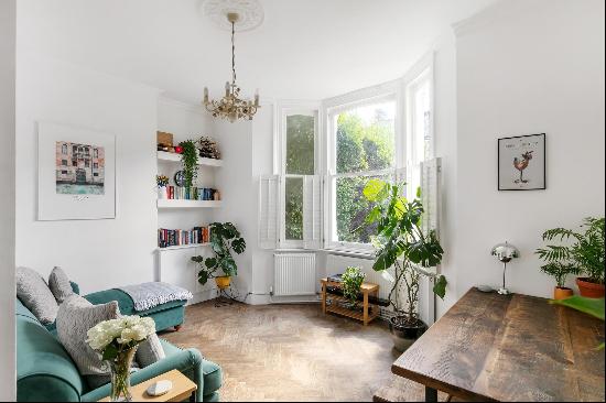 Charming Victorian apartment with a beautiful large garden leading onto Wandsworth Common.