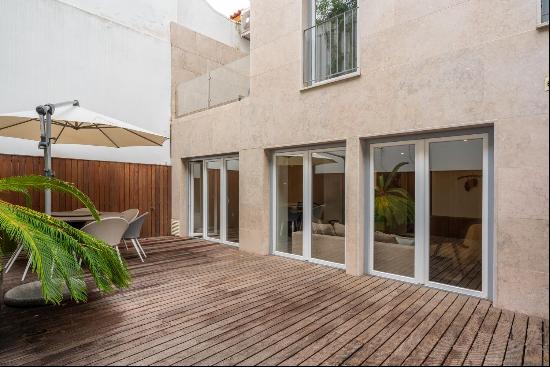 Excellent 2-bedroom duplex apartment with terrace in Príncipe Real, Lisbon.