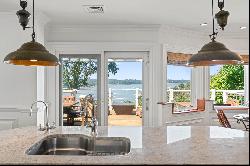 7 Halyard Court, Cold Spring Harbor, NY 11724