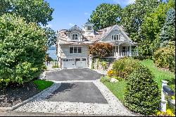 7 Halyard Court, Cold Spring Harbor, NY 11724