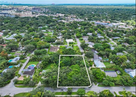 Rare opportunity to pick up a 32,322 square foot property in the heart of South Miami that