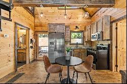 Charming Cabin Retreat With Custom Updates Near Fightingtown Creek!