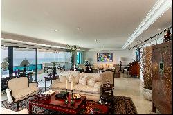 Wonderful oceanfront penthouse in a prime location