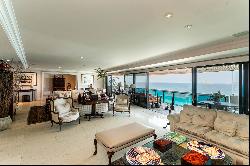 Wonderful oceanfront penthouse in a prime location