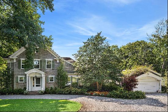 Welcome to 9 Briar Lane in Southampton, New York, an idyllic retreat that harmoniously com