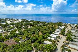 001 Overseas Highway, Marathon