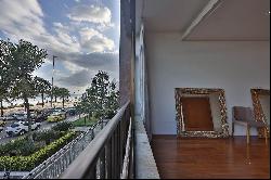 Renovated apartment with ocean view on Vieira Souto