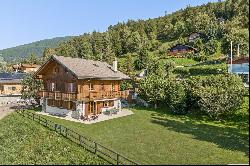 Spacious 6-bedroom chalet on a 2'300 m2 plot!