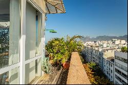 Penthouse with stunning views of the seas of Ipanema, Copacabana, and Arpoador