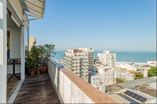 Penthouse with stunning views of the seas of Ipanema, Copacabana, and Arpoador