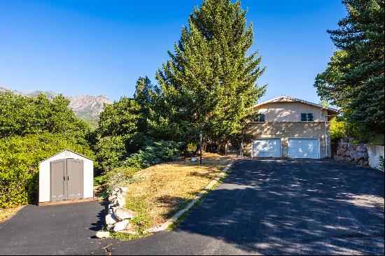 Secluded Mtn. Green Home with Stunning Views