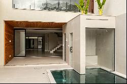 Triplex house in Rio Mar condominium, Barra da Tijuca