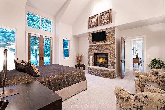 Exceptional Luxury Home in Prestigious Aspen Glen Community