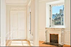 Fully Renovated Apartment with Open Views – Between Palais Royal and La Bourse