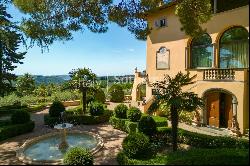 Majestic historic villa with pool and vineyard in San Casciano