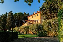 Majestic historic villa with pool and vineyard in San Casciano