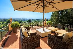 Majestic historic villa with pool and vineyard in San Casciano