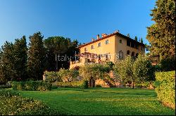 Majestic historic villa with pool and vineyard in San Casciano