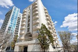 Top Floor Unit with Scenic Views Near Buckhead and Midtown Attractions