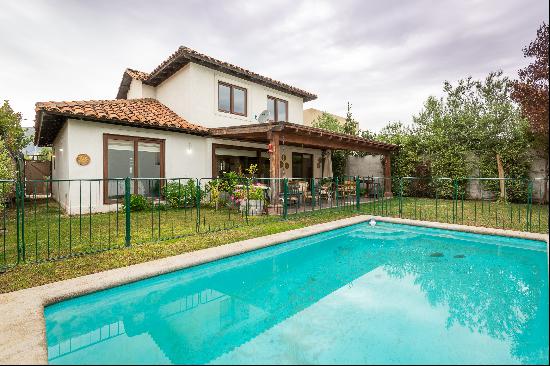 Chilean-style house in the Piedra Roja area.