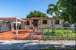 739 W 30th St, Hialeah, FL