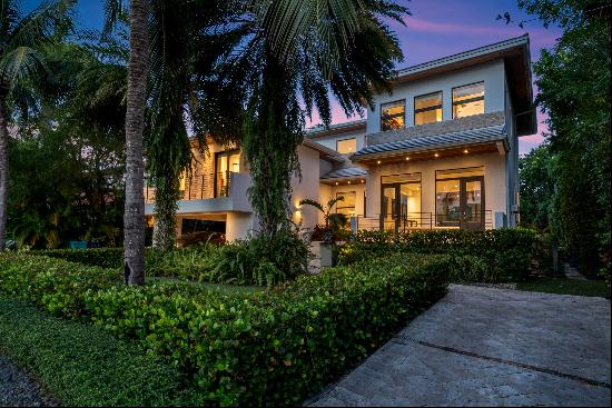 561 Hampton Ln, Key Biscayne, FL