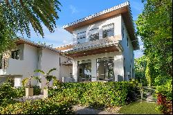 561 Hampton Ln, Key Biscayne, FL