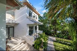 561 Hampton Ln, Key Biscayne, FL