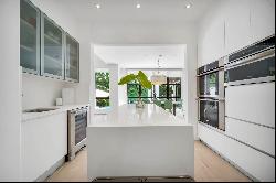 561 Hampton Ln, Key Biscayne, FL