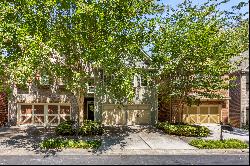 A Charming Decatur Townhome, Near the Vibrant Oak Grove Village