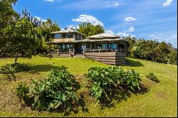 Indoor / Outdoor living abounds in the North Shore Home