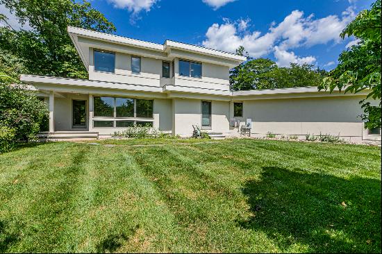 Artistically Designed Contemporary in Pennington Borough