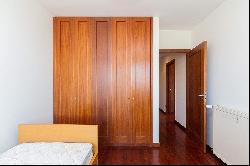 Flat, 3 bedrooms, for Rent