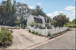 Adorable Roswell Home Near Canton Street