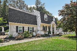 Adorable Roswell Home Near Canton Street