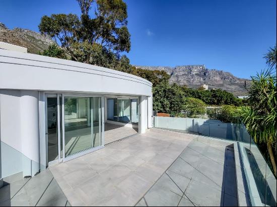 17 Pinoak Avenue, Vredehoek, Cape Town, SOUTH AFRICA