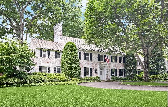 12 WOODSIDE Road, Greenwich, CT, 06830, USA