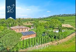 Prestigious renovated farmhouse with outbuilding for sale in the heart of the Crete Senesi