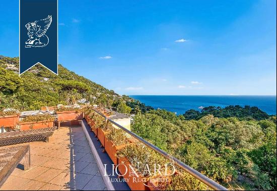 Elegant estate with a big terrace for sale in the heart of Capri