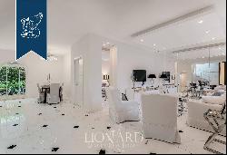 Luxury villa with fine finishes for sale near Forte dei Marmi