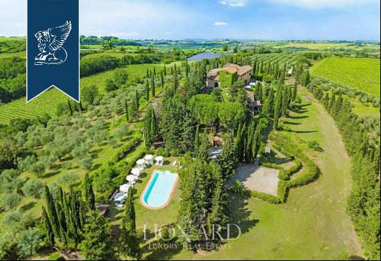 Luxury villa in an enchanting position for sale in Chianti